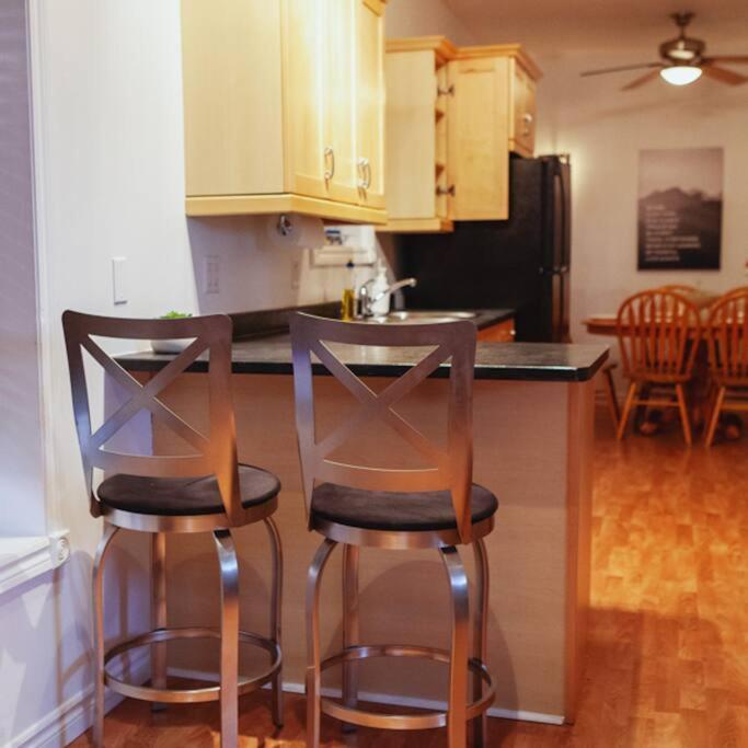 شقة بيلفي  في Large Upstairs Flat In Downtown Century Building المظهر الخارجي الصورة