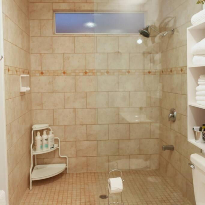 شقة بيلفي  في Large Upstairs Flat In Downtown Century Building المظهر الخارجي الصورة