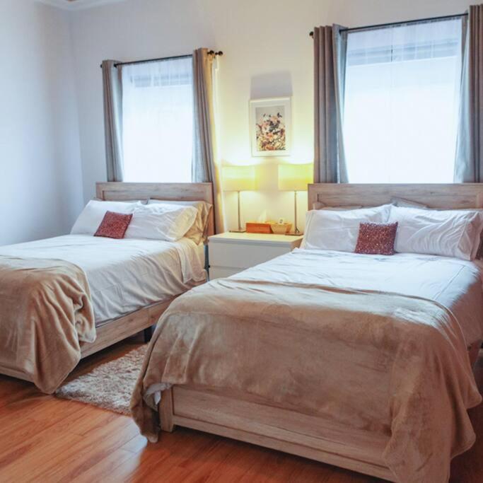 شقة بيلفي  في Large Upstairs Flat In Downtown Century Building المظهر الخارجي الصورة