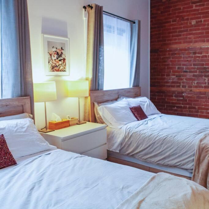 شقة بيلفي  في Large Upstairs Flat In Downtown Century Building المظهر الخارجي الصورة