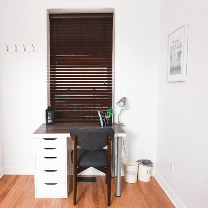 شقة بيلفي  في Large Upstairs Flat In Downtown Century Building المظهر الخارجي الصورة